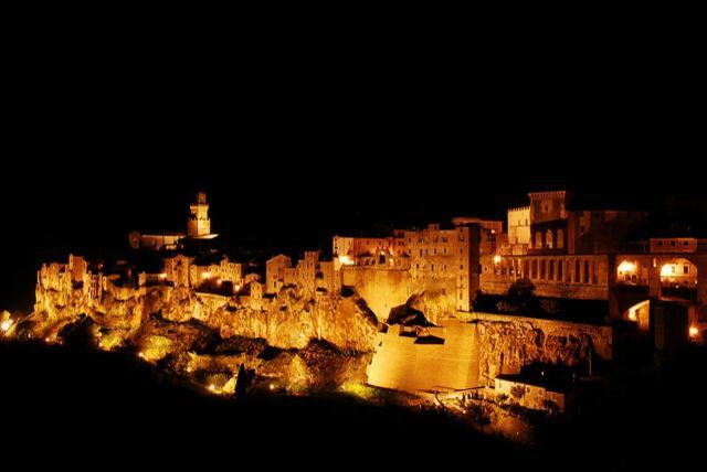 Cittadella 13 Romantic House Pitigliano Bagian luar foto