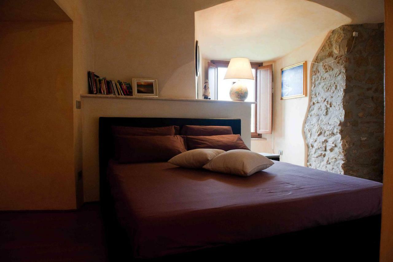 Cittadella 13 Romantic House Pitigliano Bagian luar foto