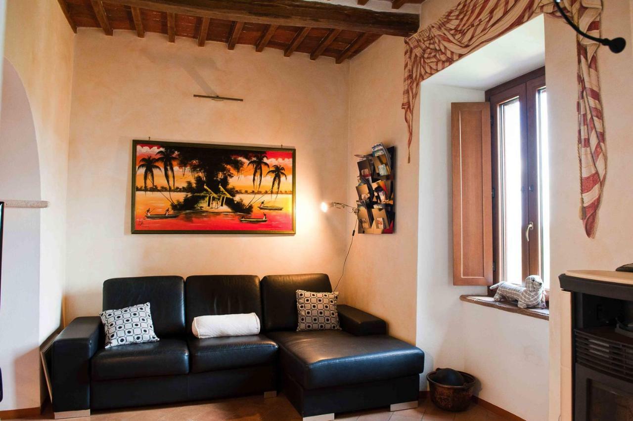 Cittadella 13 Romantic House Pitigliano Bagian luar foto