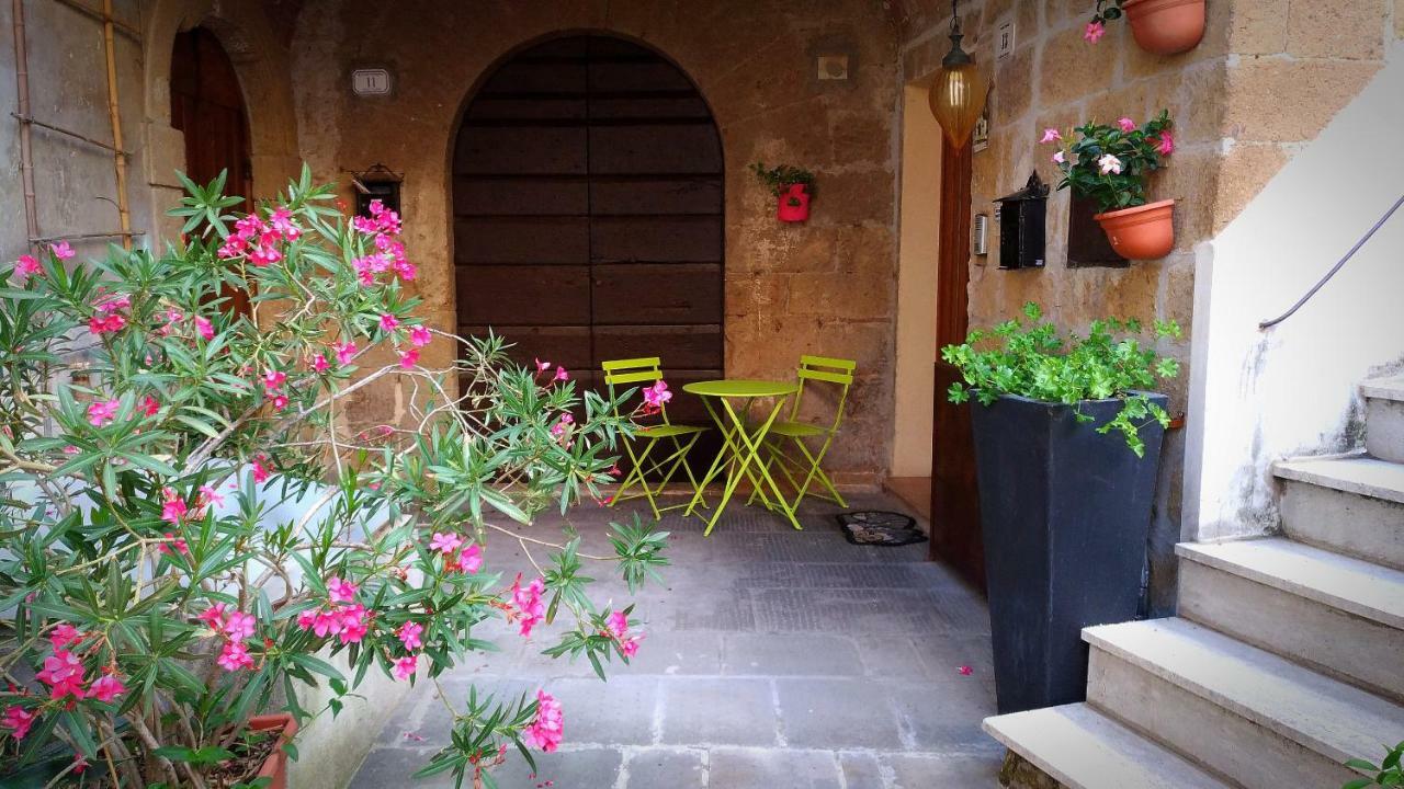 Cittadella 13 Romantic House Pitigliano Bagian luar foto